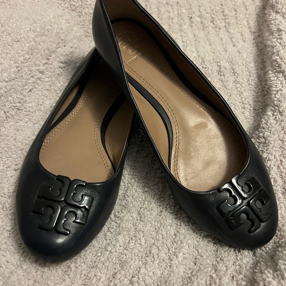 Tory Burch flats 7.5 women’s 
Color navy blue
